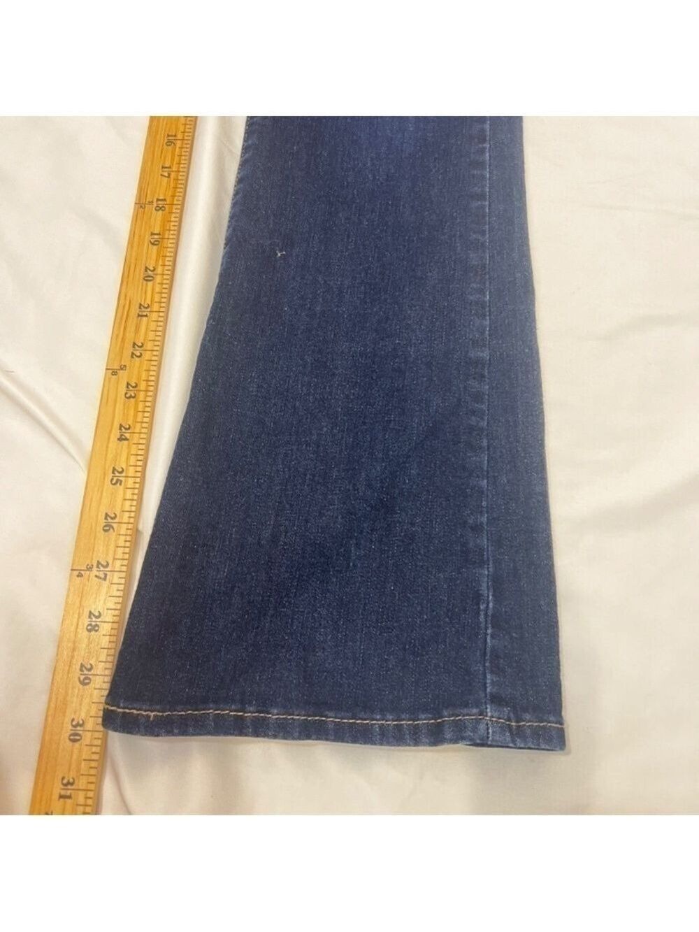 Levi's Blue Women's Jeans Sz 10 Mid-Rise Bootcut Denim 30W 32L - Picture 9 of 15